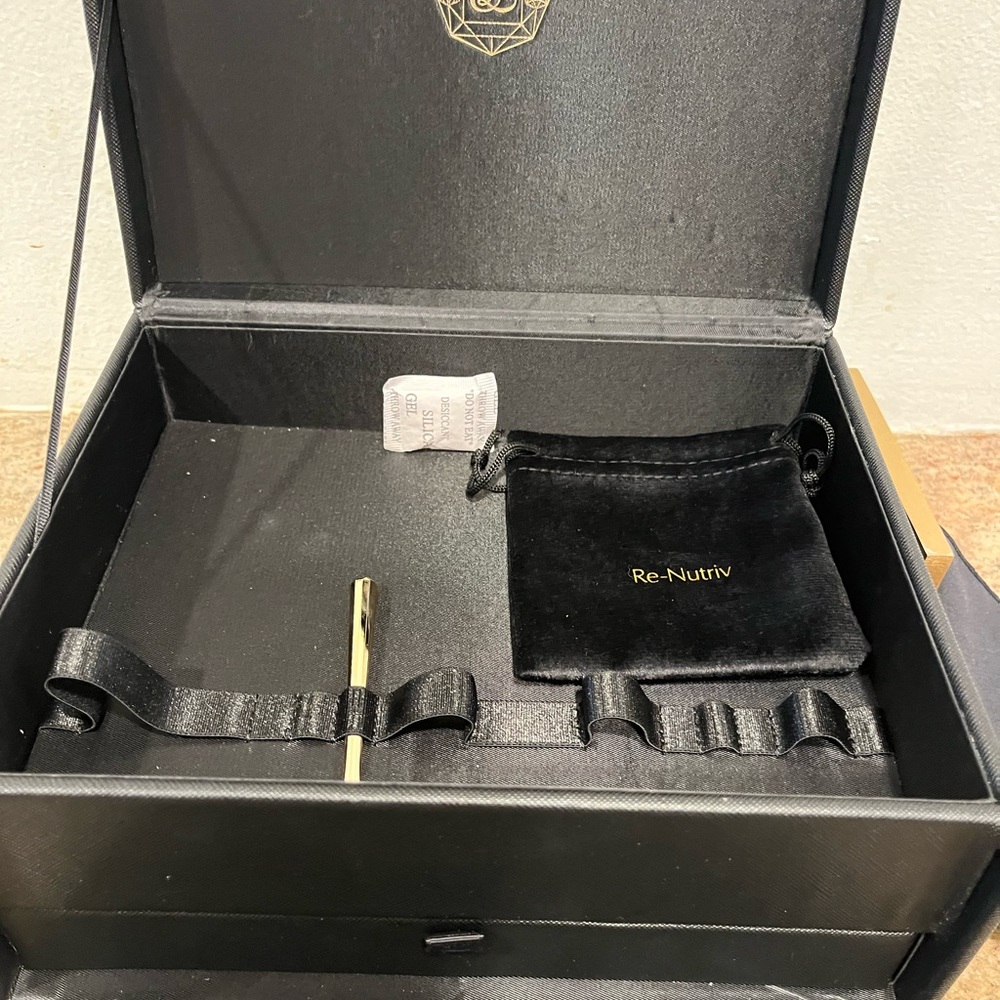 Re-Nutriv Black and Gold Box🆕
